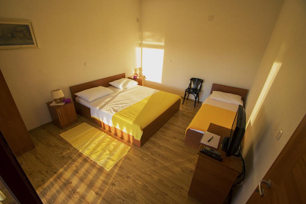 Apartments Zile Starigrad Paklenica Quarto foto