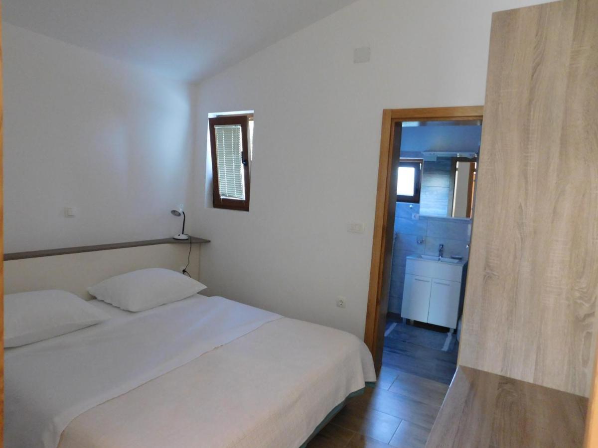 Apartments Zile Starigrad Paklenica Exterior foto